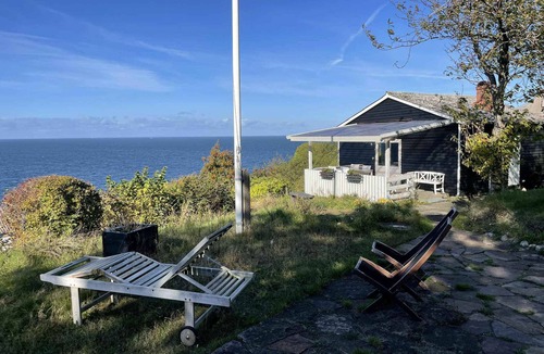Vang House | Holiday home with stunning Baltic Sea view