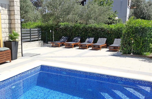 Silo House | Holiday home with swimming pool and barbecue