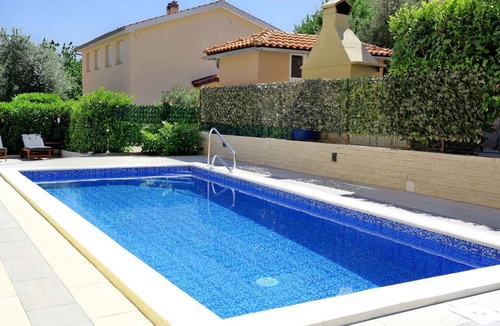 Silo House | Holiday home with swimming pool and barbecue