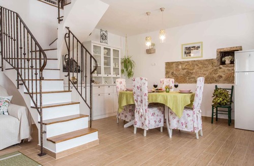 Milohnici House | Holiday home with terrace and barbecue