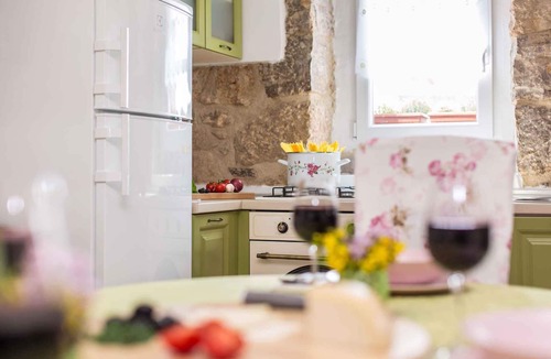 Milohnici House | Holiday home with terrace and barbecue