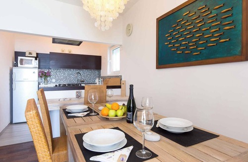 Vantacici House | Holiday home with terrace and sea view