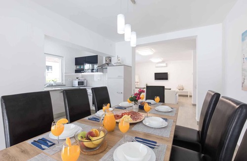 Vantacici House | Holiday home with terrace for 2 people