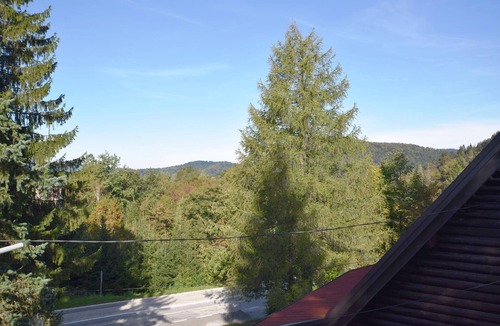 Vrbovsko House | Holiday home with terrace, grill and garden