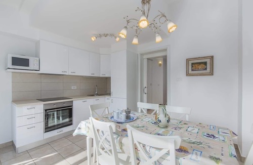 Mareda House | Holiday home with view of the water