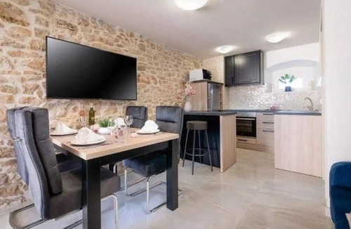 Kastelir House | Holiday home with whirlpool and sauna, in Kastelir
