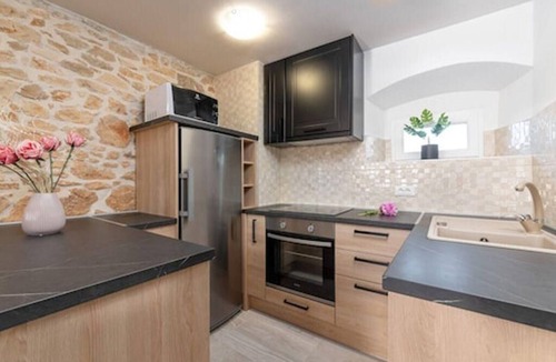 Kastelir House | Holiday home with whirlpool and sauna, in Kastelir
