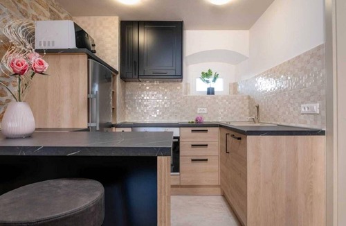 Kastelir House | Holiday home with whirlpool and sauna, in Kastelir