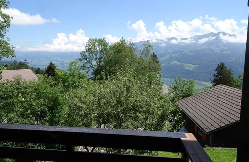 Giswil Ski Chalet | Holiday home with wide panoramic view and garden