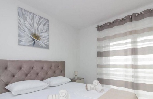 Benkovac House | Holiday Home Zrilic with Swimming Pool