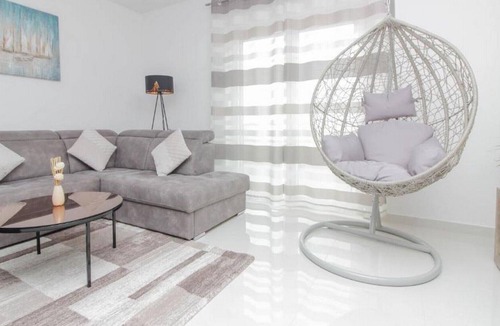 Benkovac House | Holiday Home Zrilic with Swimming Pool