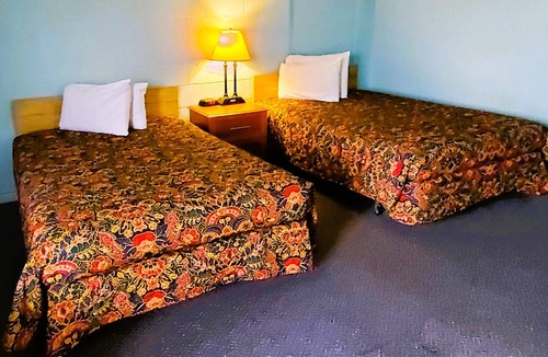 Sonora Hotel | Holiday Host Motel & RV Park
