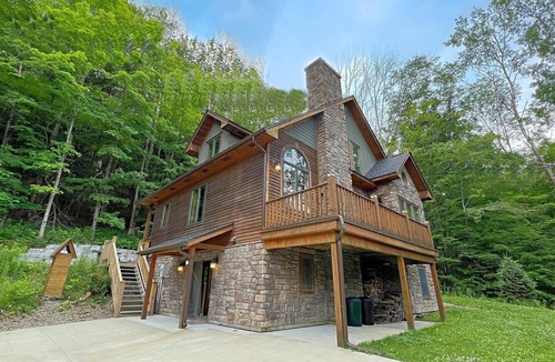 Ellicottville Ski Chalet | Holiday House 4 Bedroom Chalet by RedAwning