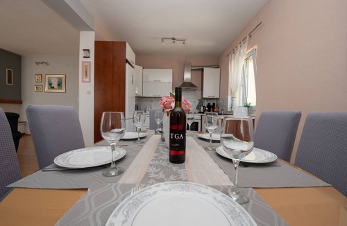 Klis Apartment | Holiday House App Grace with pool and view in Klis