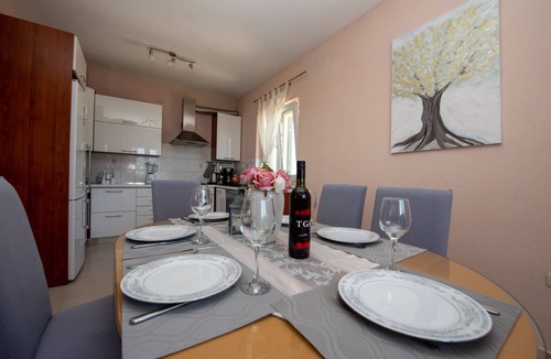 Klis Apartment | Holiday House App Grace with pool and view in Klis