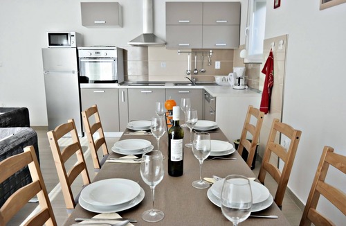Rtina House | Holiday house close the beach - free ev charging