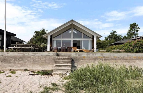Svendborg House | Holiday house directly on the beach - sea view