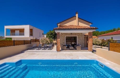 Pinezici House | Holiday house DIVNA