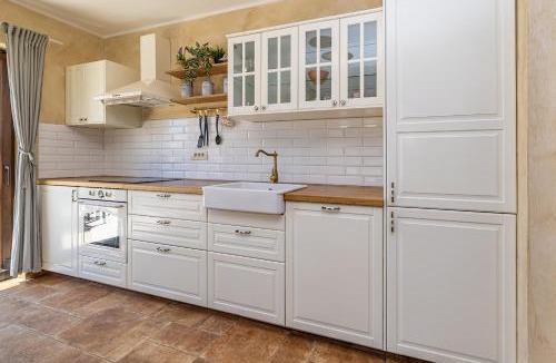 Pinezici House | Holiday house DIVNA