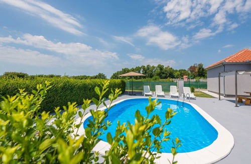 Murvica House | Holiday house Flora with pool and spacious yard