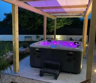 Neoric House | Holiday house Ivan 2 with heated pool