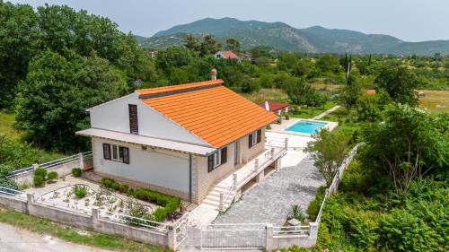 Neoric House | Holiday House Ivan with heated pool
