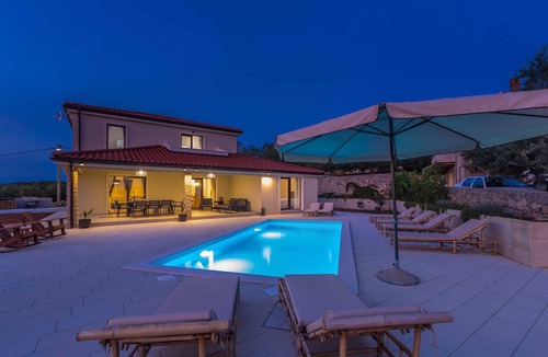 Nenadici Villa | Holiday house LUNA with pool