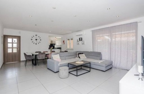 Lovinac House | Holiday House Mell with pool