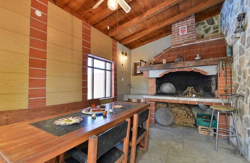 Benkovac Ski Chalet | Holiday House Meri with pool in a peaceful area