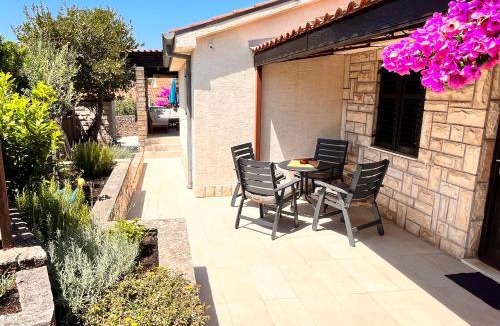 Razanj House | Holiday House Mia