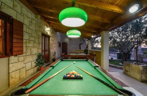 Skrip House | Holiday house Niksi - with pool: - Skrip, Island Brac, Croatia