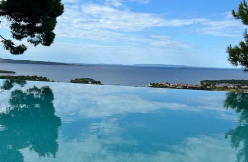 Mundanije House | Holiday house Pantovčak, secluded stone house with heated pool and unique view