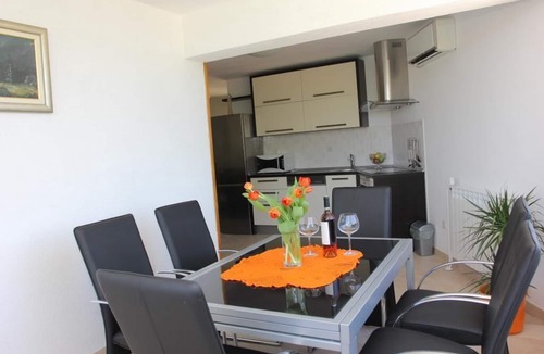Nerezise House | Holiday House Pine Tree - Three Bedroom Holiday Home with Pool