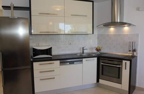 Nerezise House | Holiday House Pine Tree - Three Bedroom Holiday Home with Pool