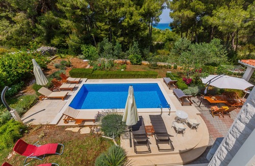 Mirce House | Holiday house Sanda - with pool : - Mirca, Island Brac, Croatia