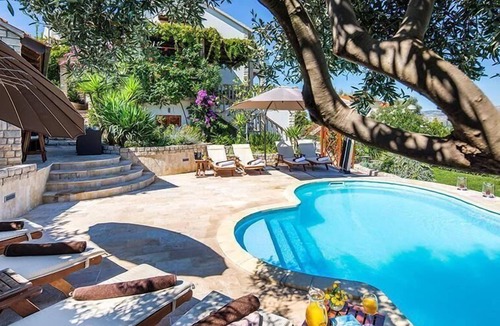 Businci House | Holiday house Trogir for 1 - 16 persons with 8 bedrooms - Row house