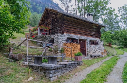 Bregaglia House | Holiday house Vicosoprano for 1 - 5 persons with 2 bedrooms - Hut