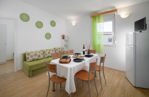 Tinjan House | Holiday house with private pool No.5 in holiday park Jelovci