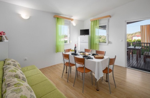 Tinjan House | Holiday house with private pool No.7 in holiday park Jelovci