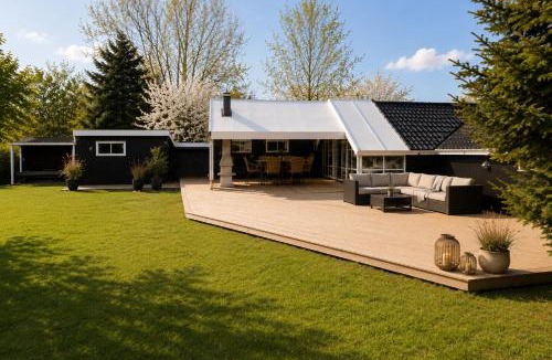 Skovmose House | Holiday Idyll For 8 Close To The Coast
