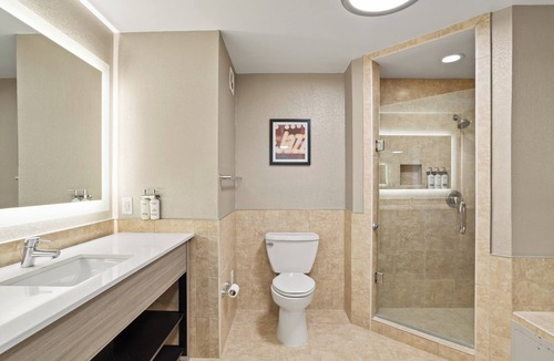 Highlands - Perkins Hotel | Holiday Inn Baton Rouge College Drive I-10 by IHG