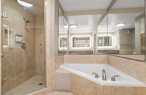 Highlands - Perkins Hotel | Holiday Inn Baton Rouge College Drive I-10 by IHG