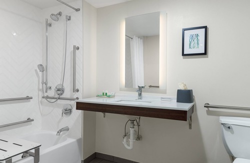 Cleveland Hotel | Holiday Inn Cleveland by IHG