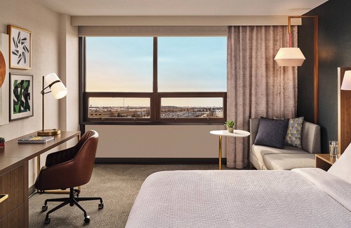 North Olmsted Hotel | Holiday Inn Cleveland Airport West by IHG