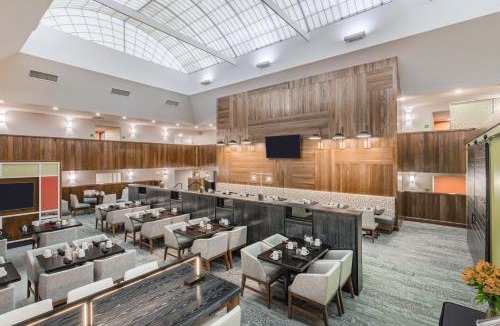 Columbus Hotel | Holiday Inn - Columbus by IHG