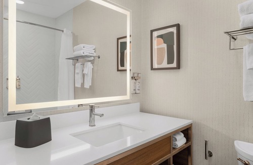 Lincoln Hotel | Holiday Inn Coralville Iowa City by IHG