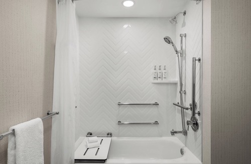 Lincoln Hotel | Holiday Inn Coralville Iowa City by IHG