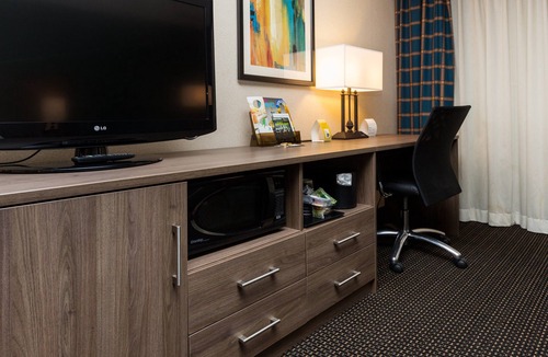 Downtown Des Moines Hotel | Holiday Inn Downtown - Mercy Area by IHG
