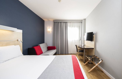 Sant Cugat del Valles Hotel | Holiday Inn Express Barcelona - Sant Cugat by IHG