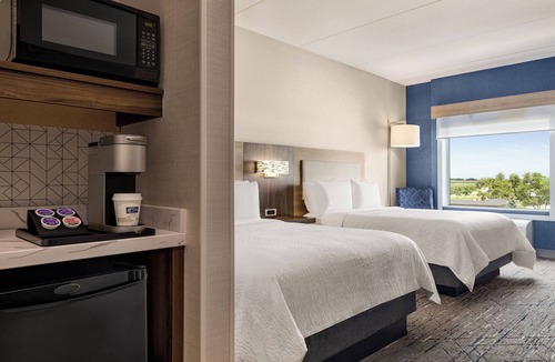 Strathroy Hotel | Holiday Inn Express Strathroy by IHG
